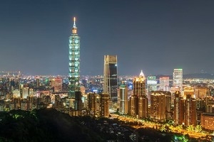 傍晚，夜幕悄然落下