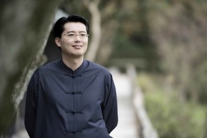 當你被忌妒時，請微笑前行